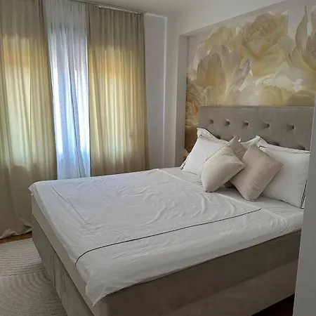 Sky Hill Apartment