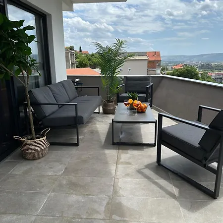 Sky Hill شقة موستار